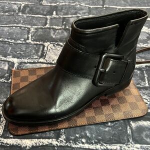 Sigerson Morrison black leather ankle boots with large leather buck